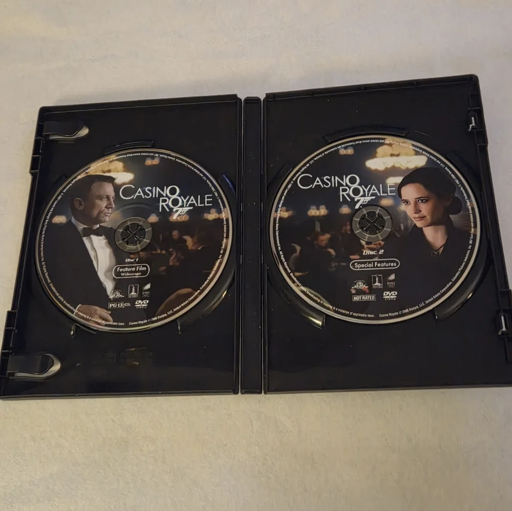Daniel Craig 007 DVDs & Blu-ray Collection - Picture 11 of 16